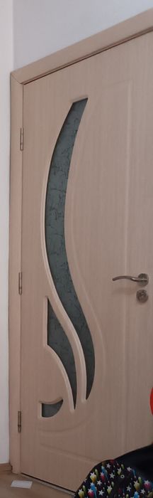 Продавам интериорни врати.
