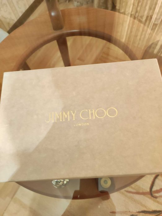 Продавам обувки Jimmy choo