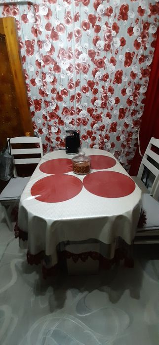 Продам кухонный стол в комплекте.