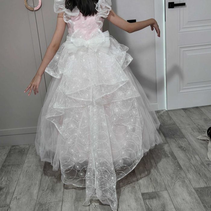 Платье детское со шлейфом на 10-12 лет