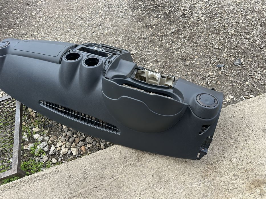 Табло със десен airbag за Дачия Дъстър