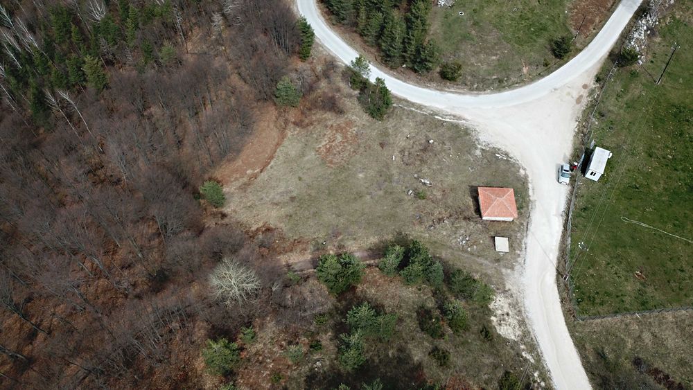 Продавам земя 1981кв. в село Врата, местност КАБАТА общ.Асеновград