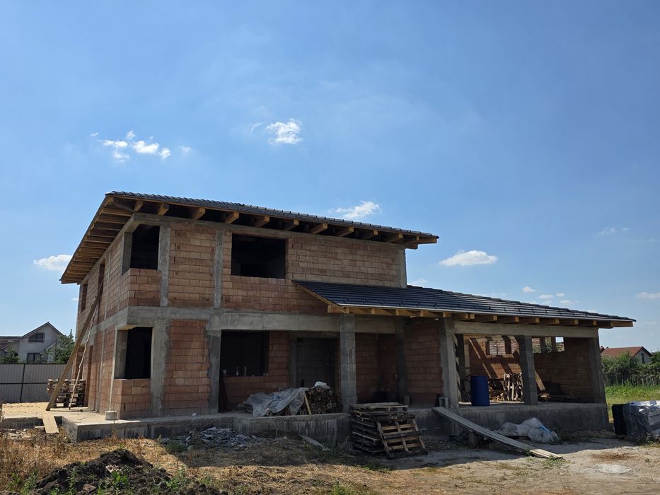 Casă la roșu P+1+Subsol, 295 mp utili, teren 9,6 ari