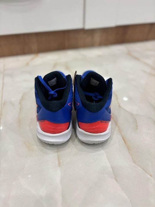 Маратонки Asics-чисто нови с етикет