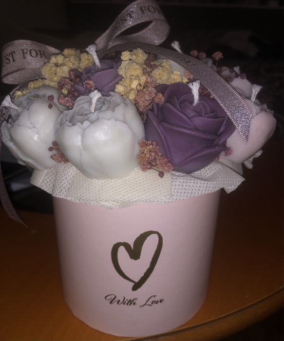 Букет от соеви свещи в кутия