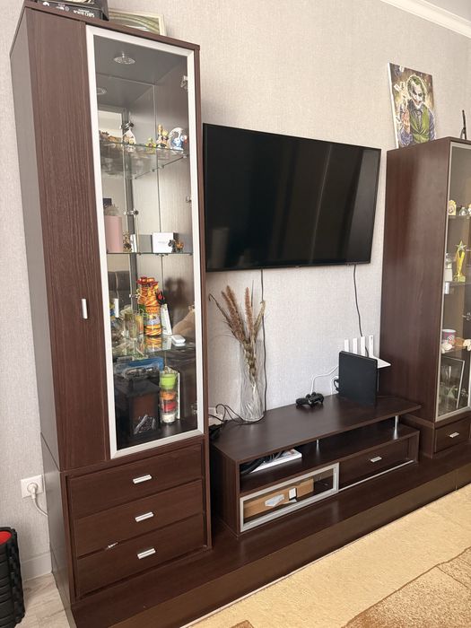 Продам стенку под Тв