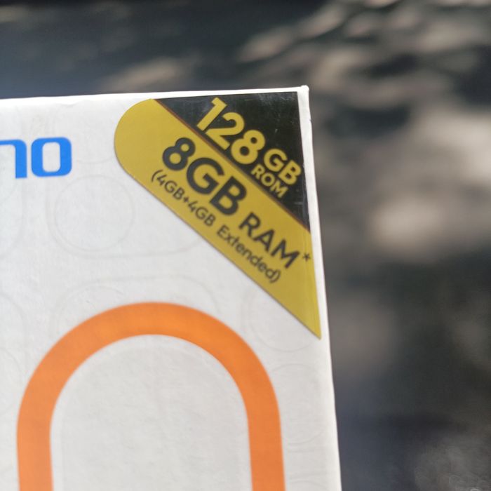 Продам красивый телефон Tecno Spark