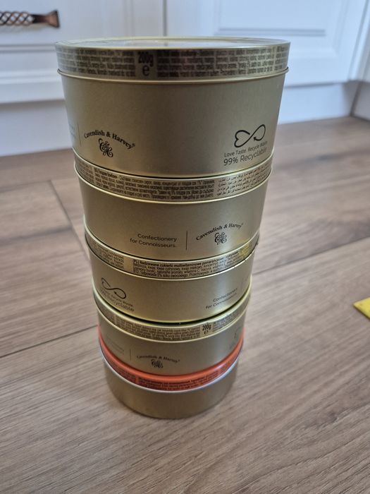 Кутии метални от бонбони.