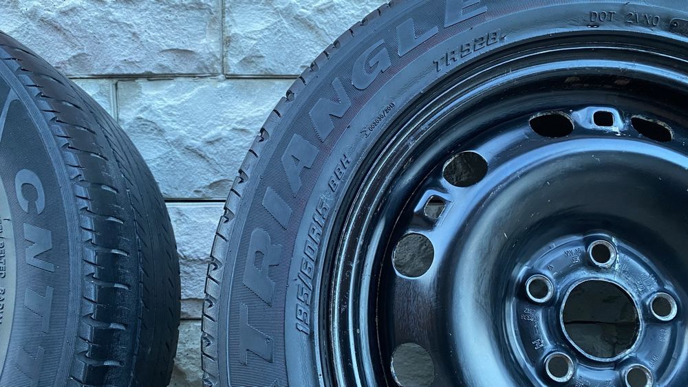 Продам комплек шин с дисками