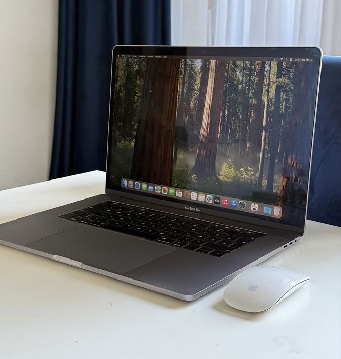 Macbook Pro 15 inch 2018 i7 16GB Radeon Pro 555X Excelent