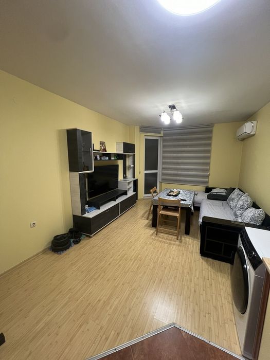 Собственик дава под наем дългосрочно, Просторен двустаен обзаведен апа