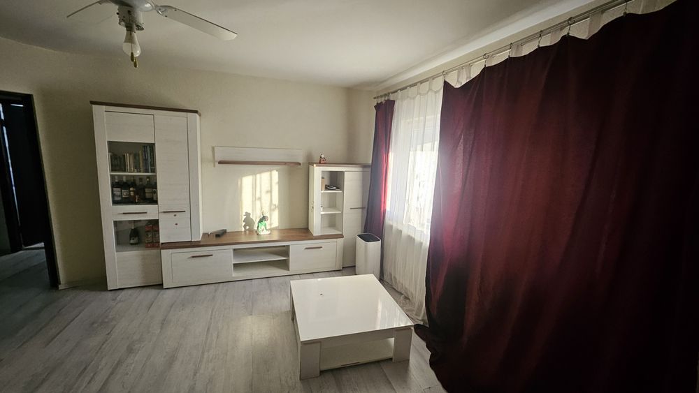 Inchiriez apartament