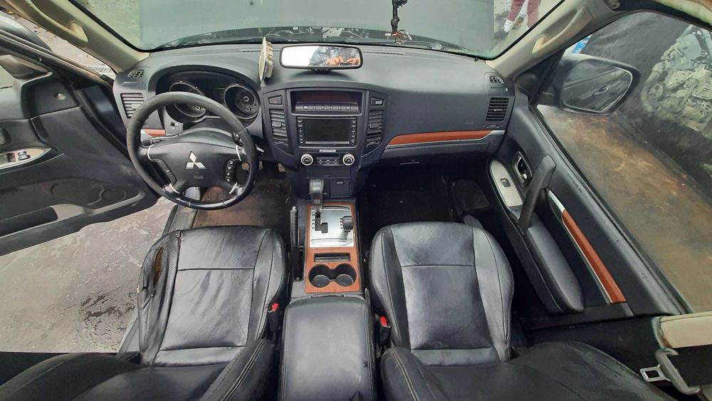 Dezmembrez mitsubishi pajero IV 3.2 DI-D TIP 4M41/bara fata/capota/far