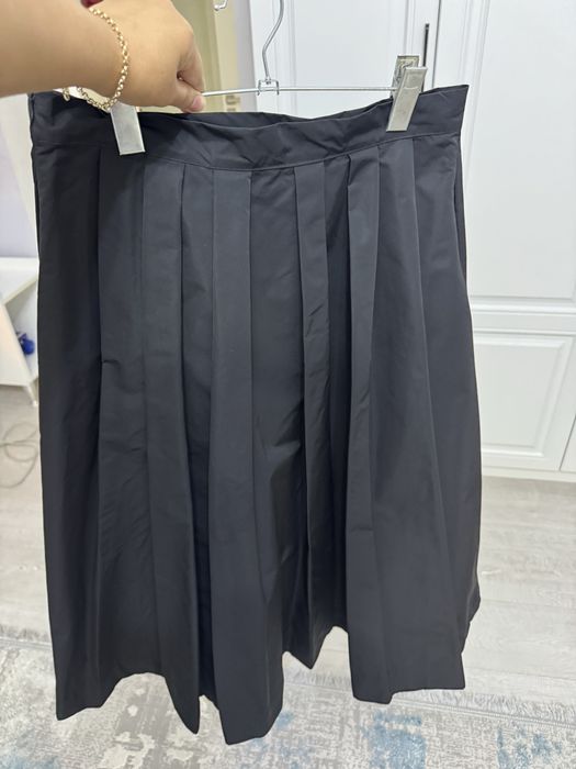 черная юбка COS.