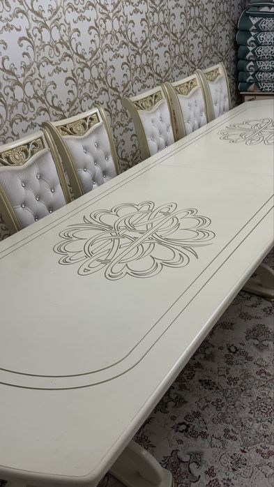 Стол для гостиной