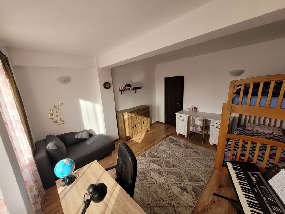 Vând sau schimb apartament 2 camere zona Metro cu casa în împrejurimile Sucevei