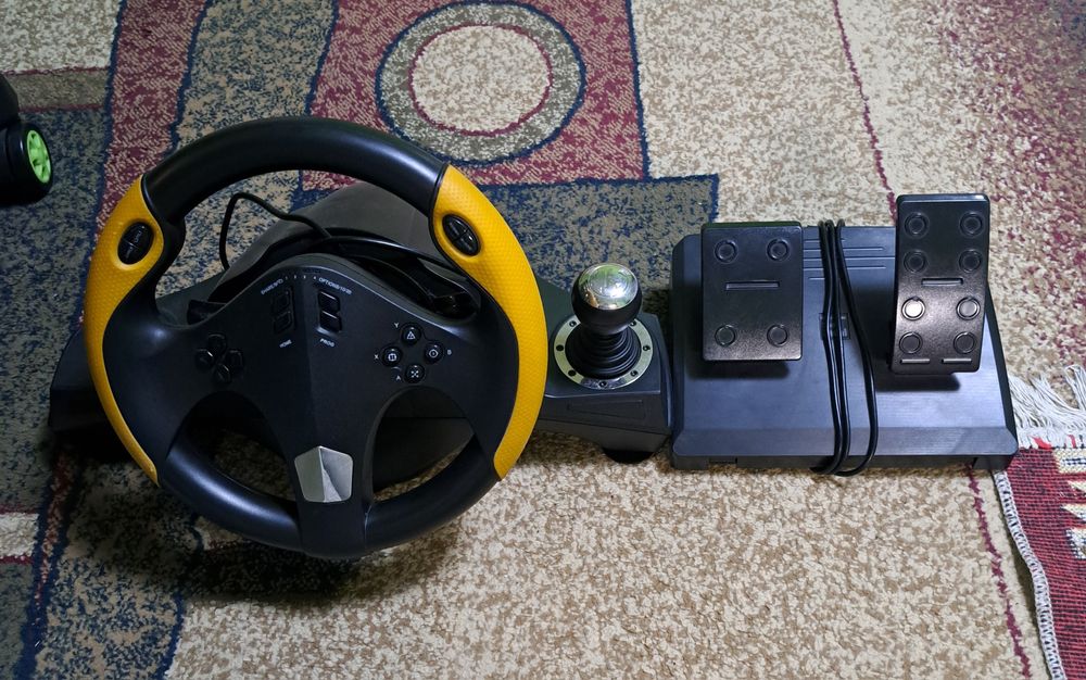 D e vânzare Volan +3 sidiuri (gta,The crew2,nfs)