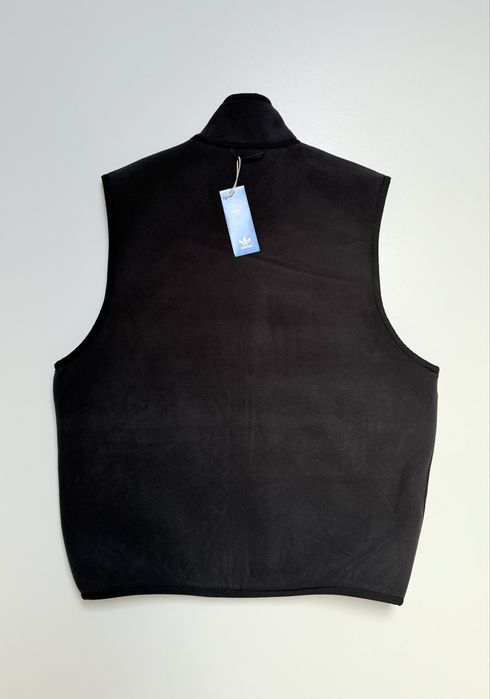 Vesta adidas reversibilă – 2 fețe, negru/camuflaj