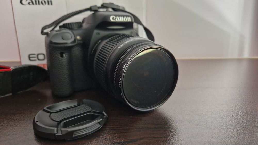 DSLR фотоапарат Canon EOS 550D + обектив 18-55mm + подаръци