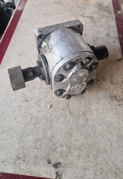 Vand pompa turola si distribuitor  ifron