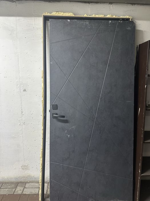 Продается дверь срочно срочно