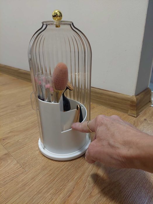 Уникална въртяща се кутия за козметика