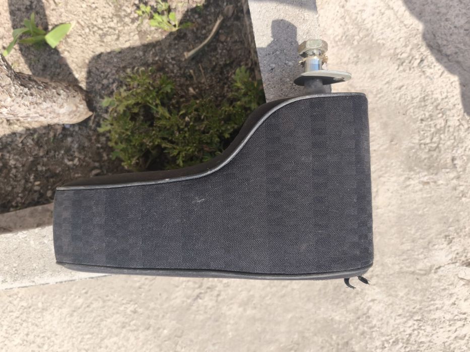 Подлокотник Мерседес 190е