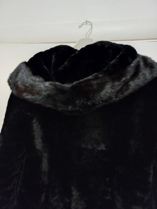 Шуба натуральный мутон с капюшоном
