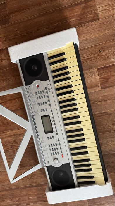 Продам синтезатор