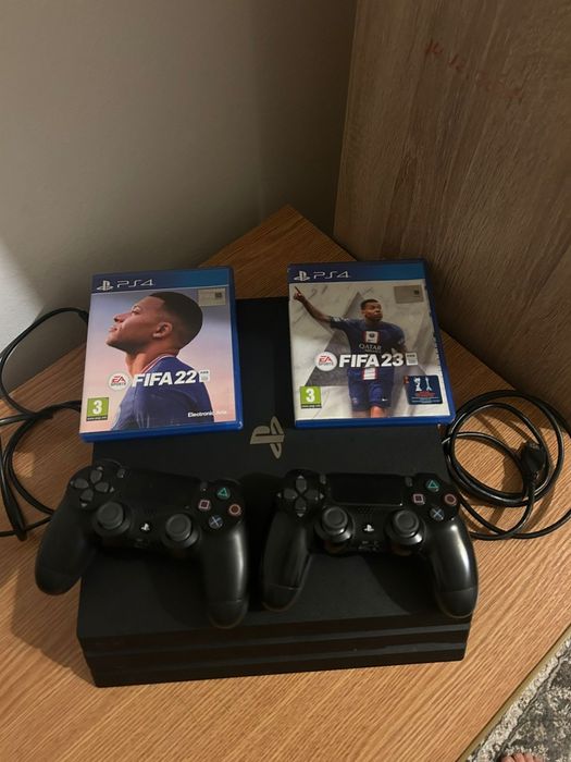 Ps 4 nou cu 5 jocuri si 2 manete