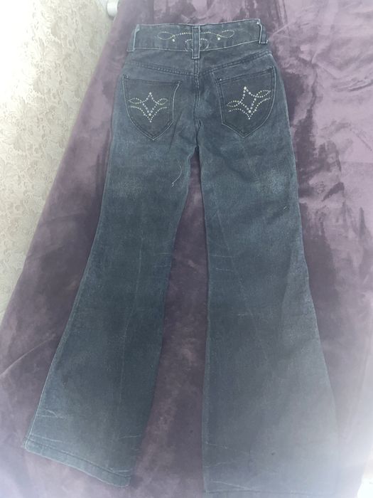 джинсы с принтом стразы, клеш