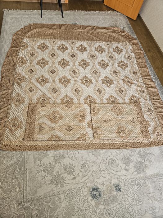 Продам покрывало с наволочками