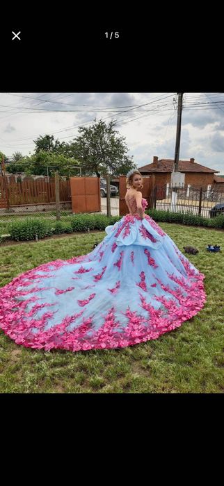 Бална рокля с обръч