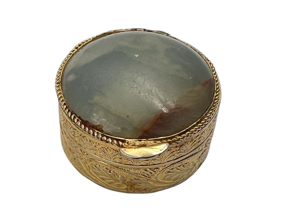 Стари метални кутийки различни форми и модификации