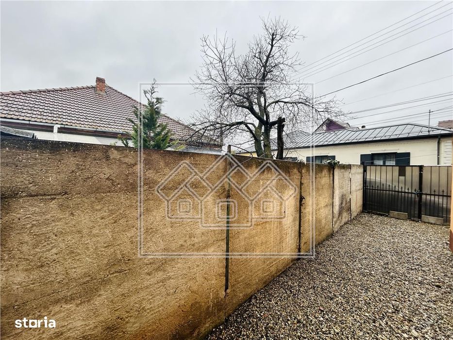 Garsoniera mobilata si utilata, 33 mp utili, curte, Zona Terezian