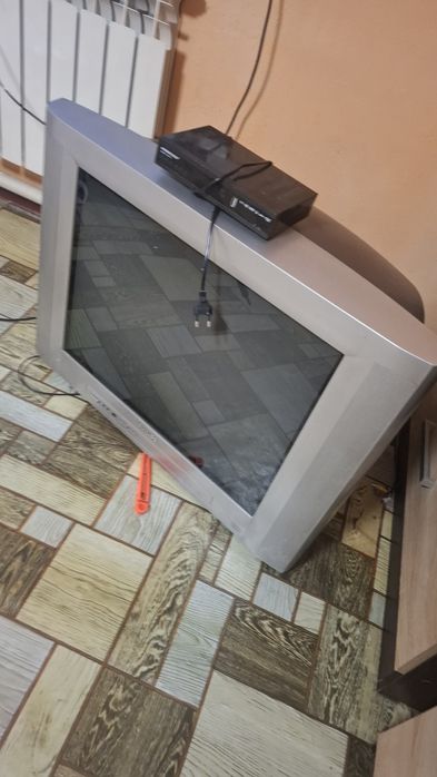 Рабочий телевизор.Срочно продам телевизор