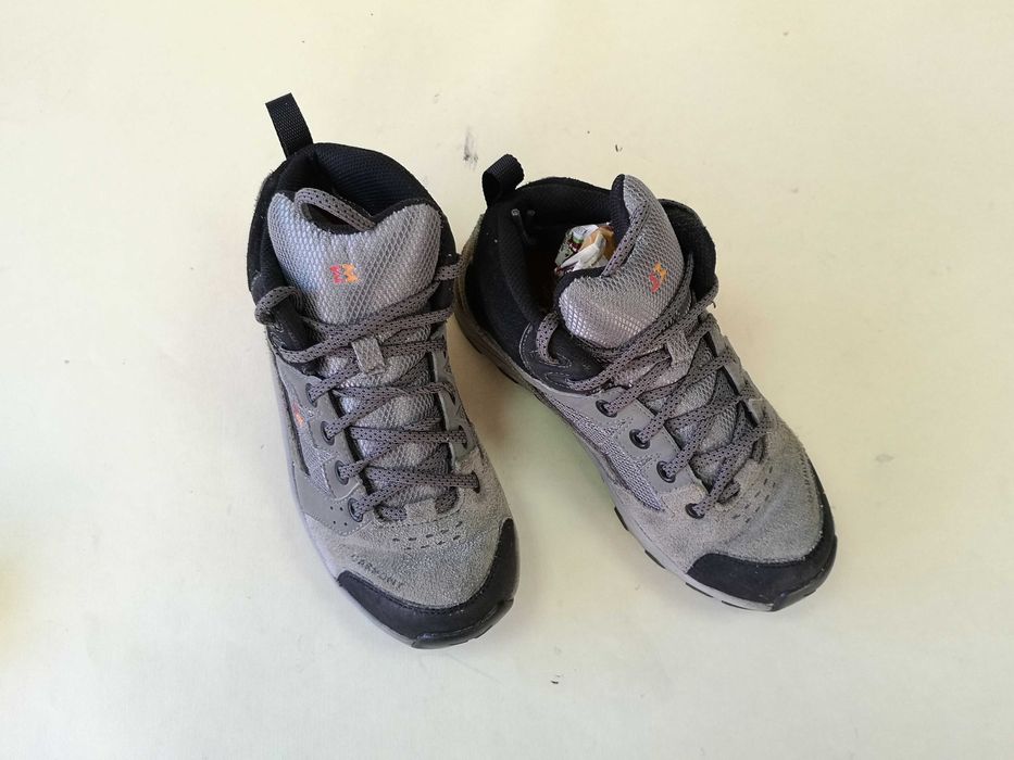 Bocanci PIELE 33 34  ghete munte copii dama GARMONT GoreTex 750 Ron