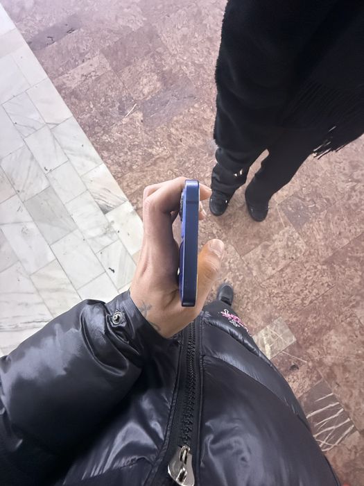 Iphone 12 aproape nou