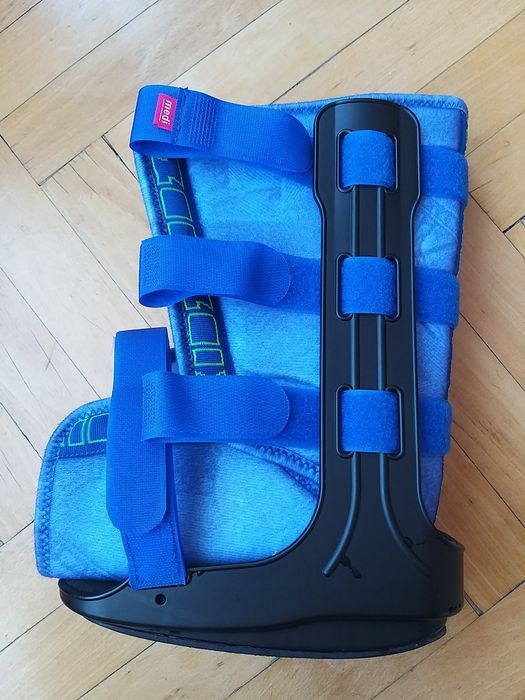 Детска ортеза за глезен Medi walking boot 9200