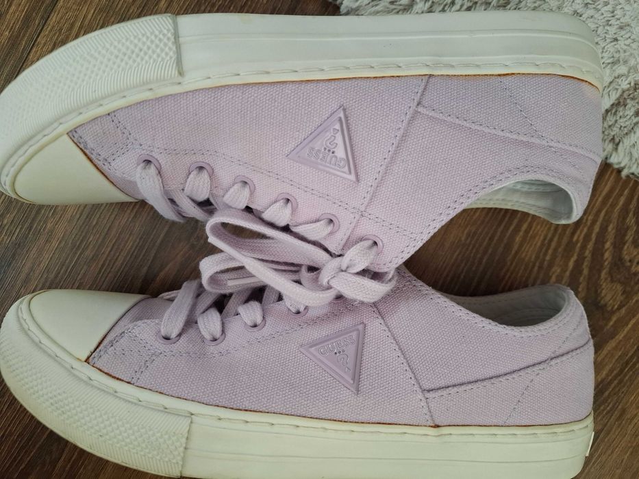 Кецове на марката Guess