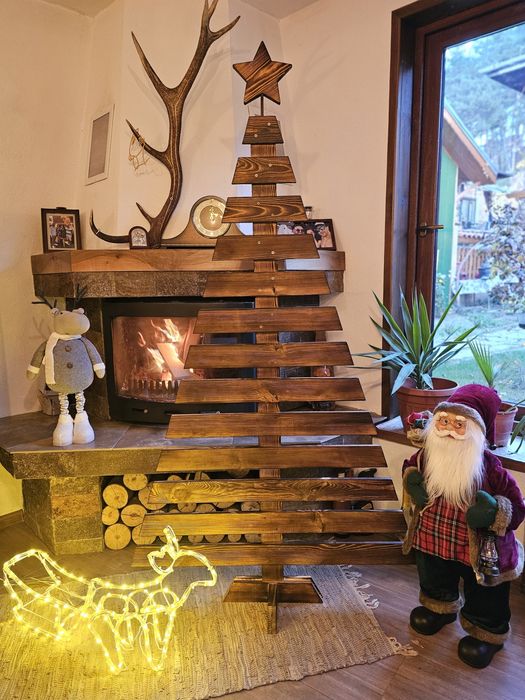 Коледна елха от дървени дъски