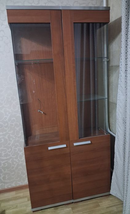 продаю шкаф и тумбочку