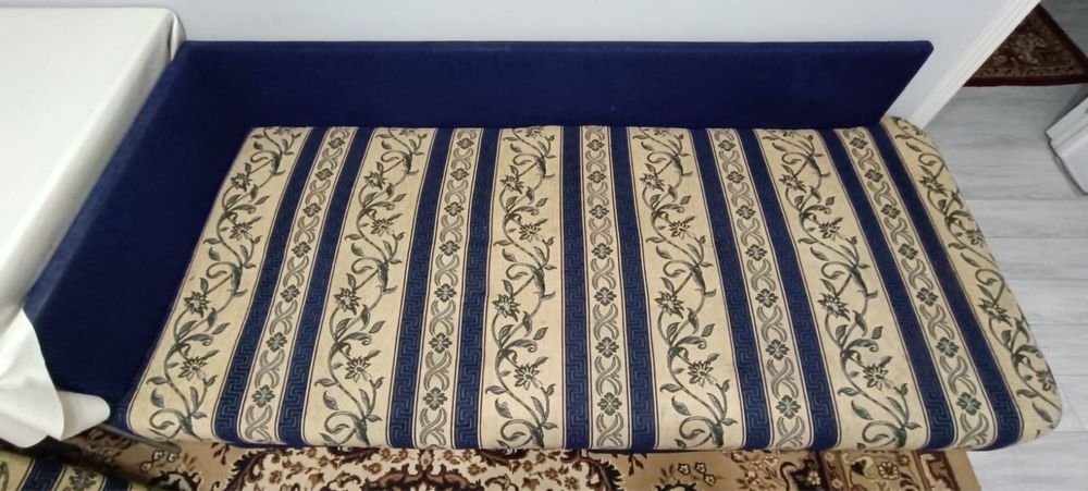 Продам Диван б/у