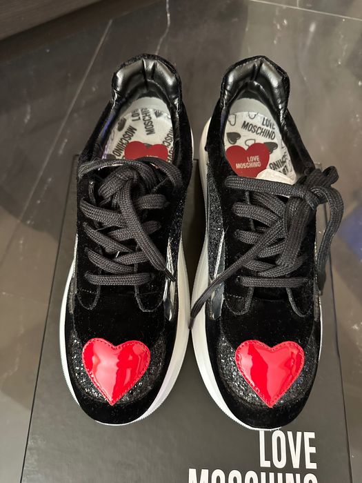 Сникърси Love Moschino