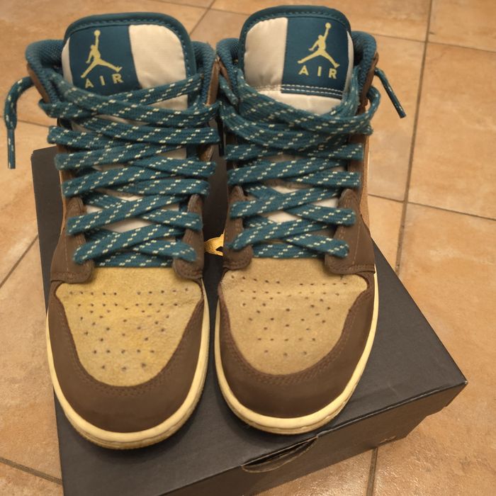 Air Jordan 1Mid SE (GS)