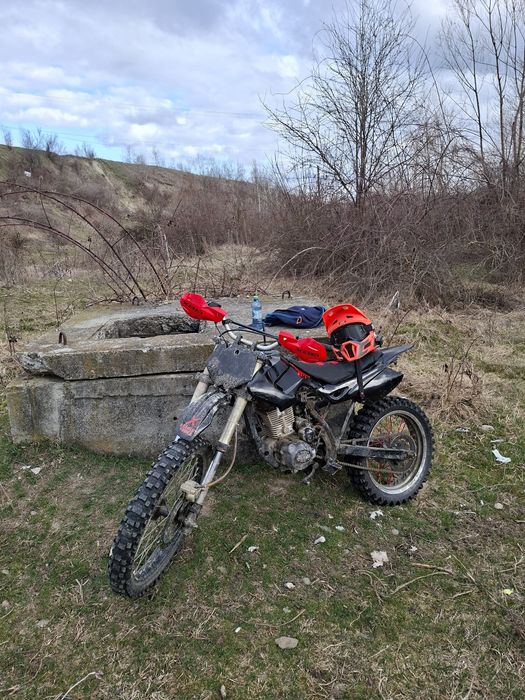 Vând Cross 200cc 4t