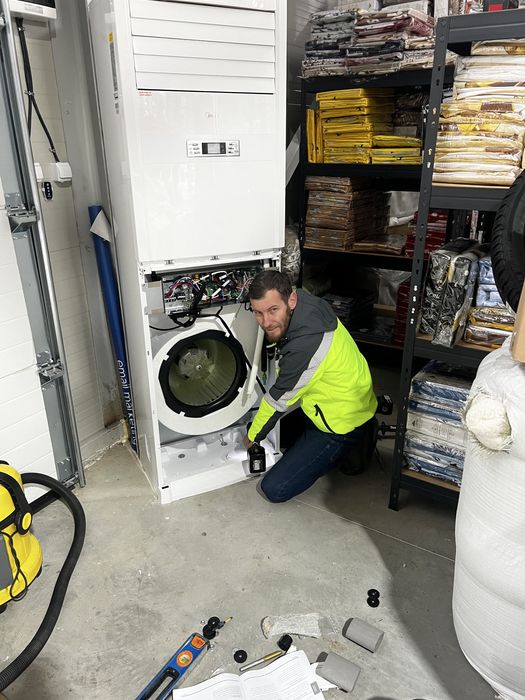 Firma autorizata Instalare, montaj Aparate Aer Conditionat!