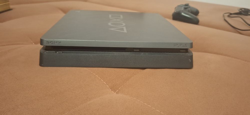 Playstation 4 slim, 1 tb + un controller