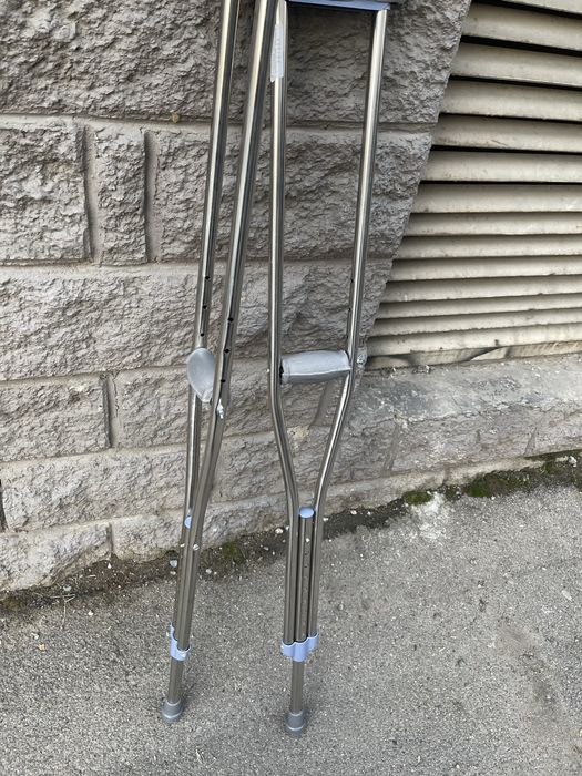 Продам костыли с  регулировкой