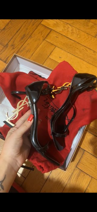 Pantofi Louboutin/Saint Laurent